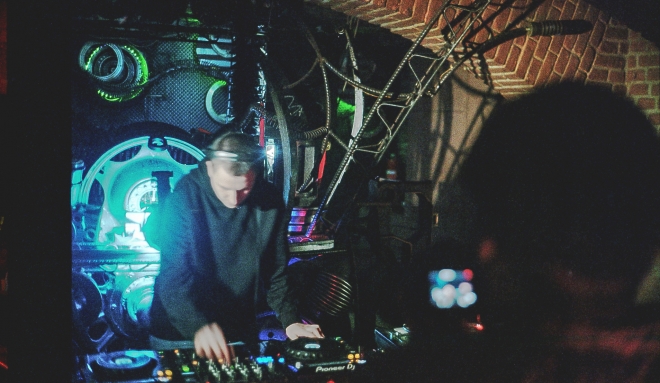 13 safensound, Cross club, Silhouette, VisionOf1994